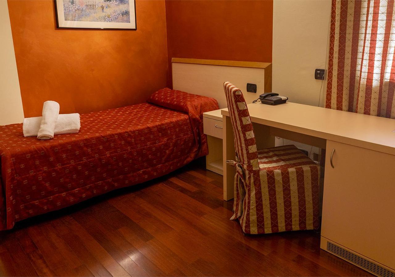 Caprice Hotel Avigliana Exterior photo
