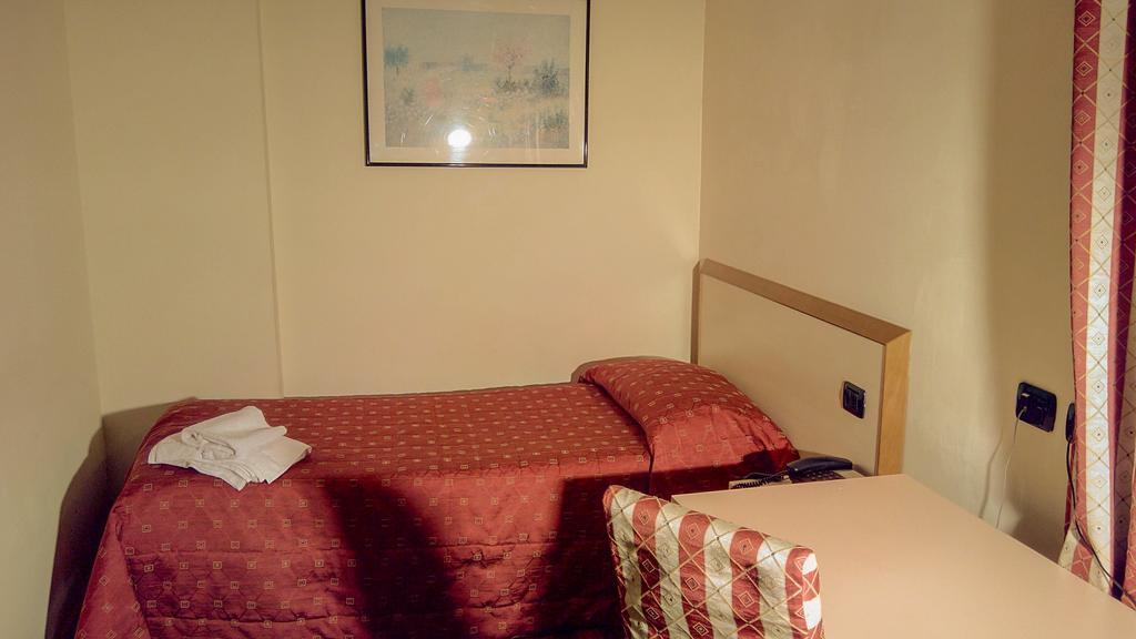 Caprice Hotel Avigliana Room photo