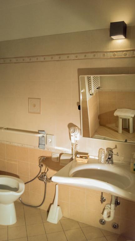 Caprice Hotel Avigliana Exterior photo